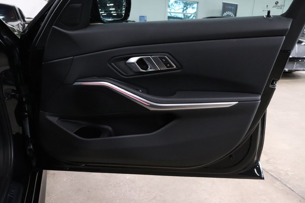 2023 BMW 3 Series Image 29