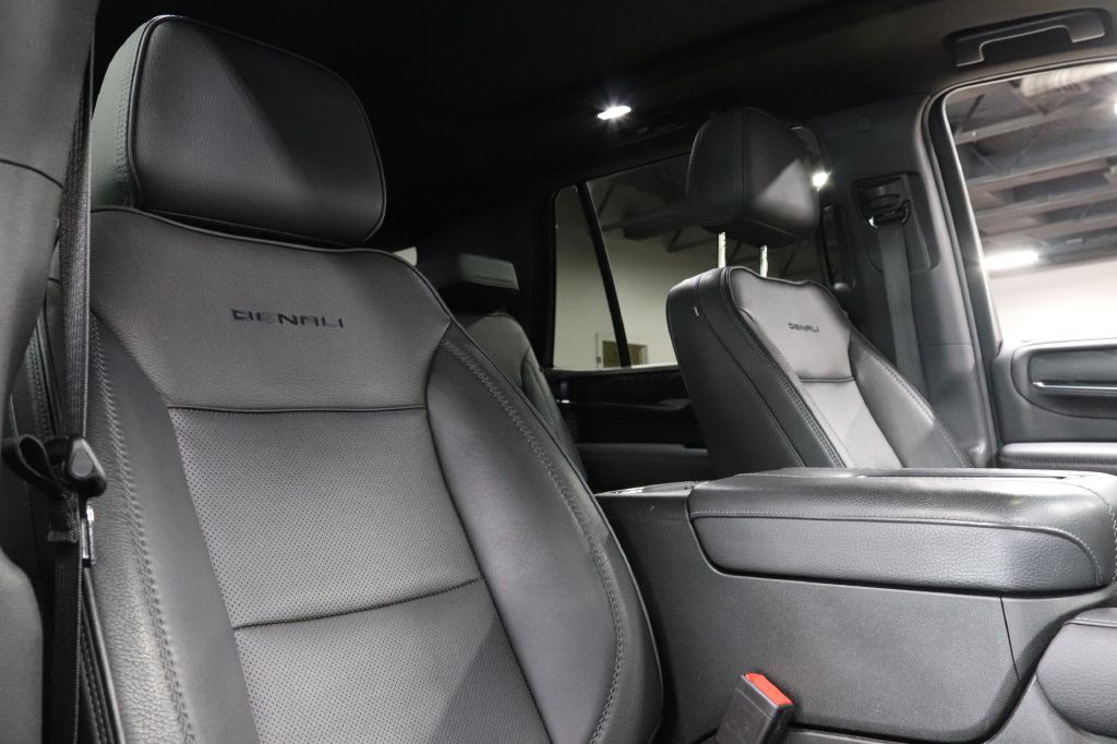 2022 GMC Yukon Image 33