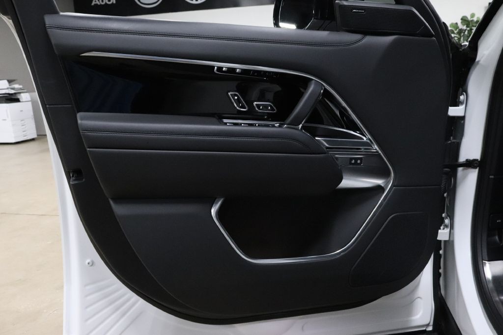 2023 Land Rover Range Rover Image 9