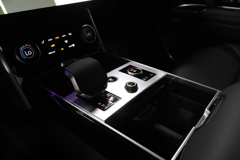 2023 Land Rover Range Rover Image 18