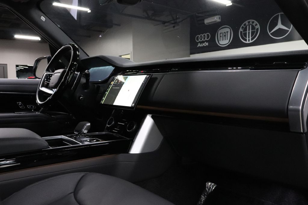 2023 Land Rover Range Rover Image 31