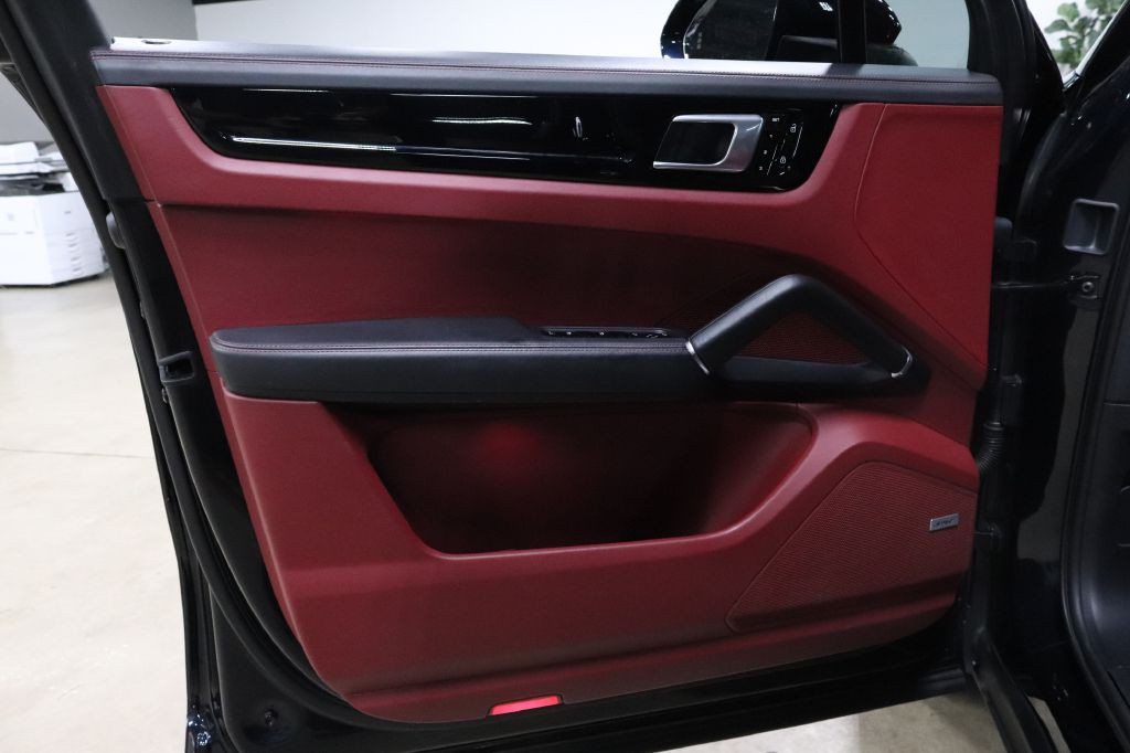 2019 Porsche Cayenne Image 9