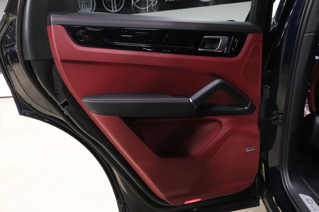 2019 Porsche Cayenne Image 17
