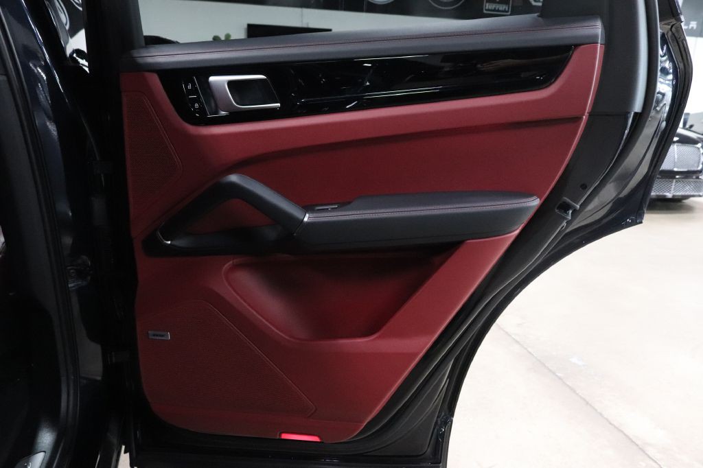 2019 Porsche Cayenne Image 21
