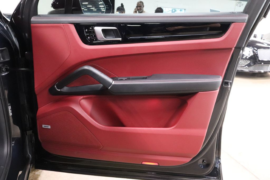 2019 Porsche Cayenne Image 24