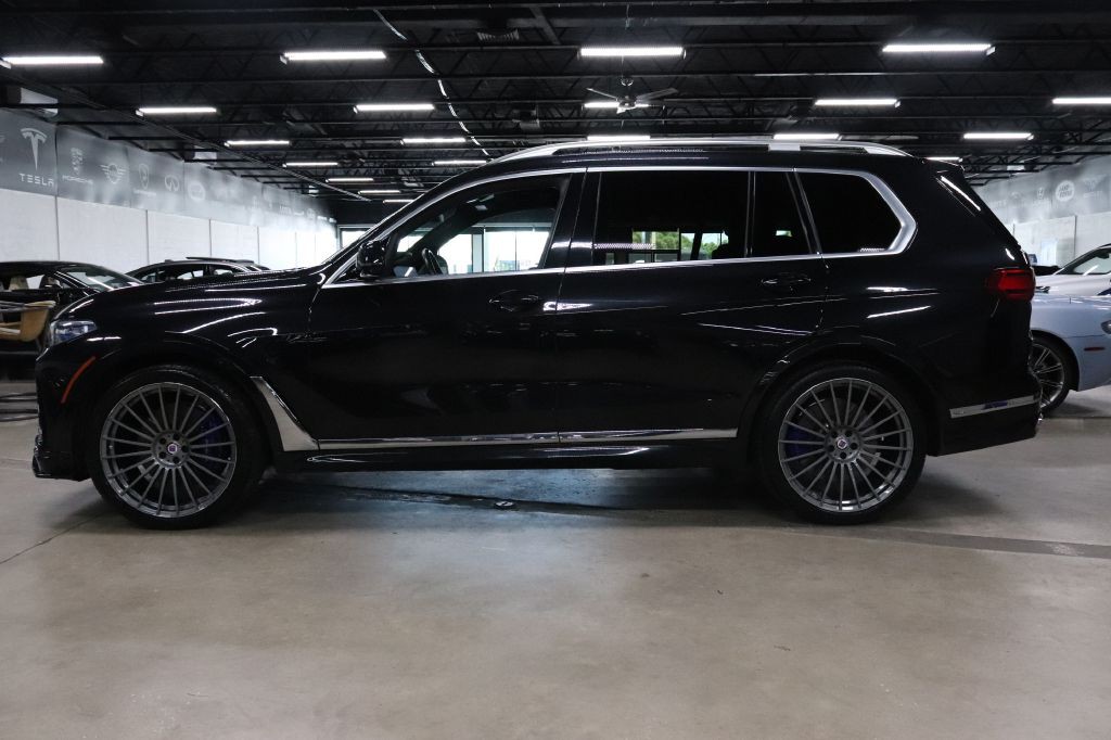 2021 BMW X7 Image 2