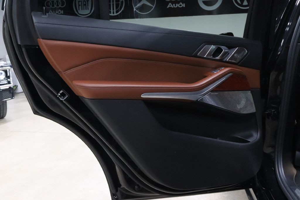 2021 BMW X7 Image 22