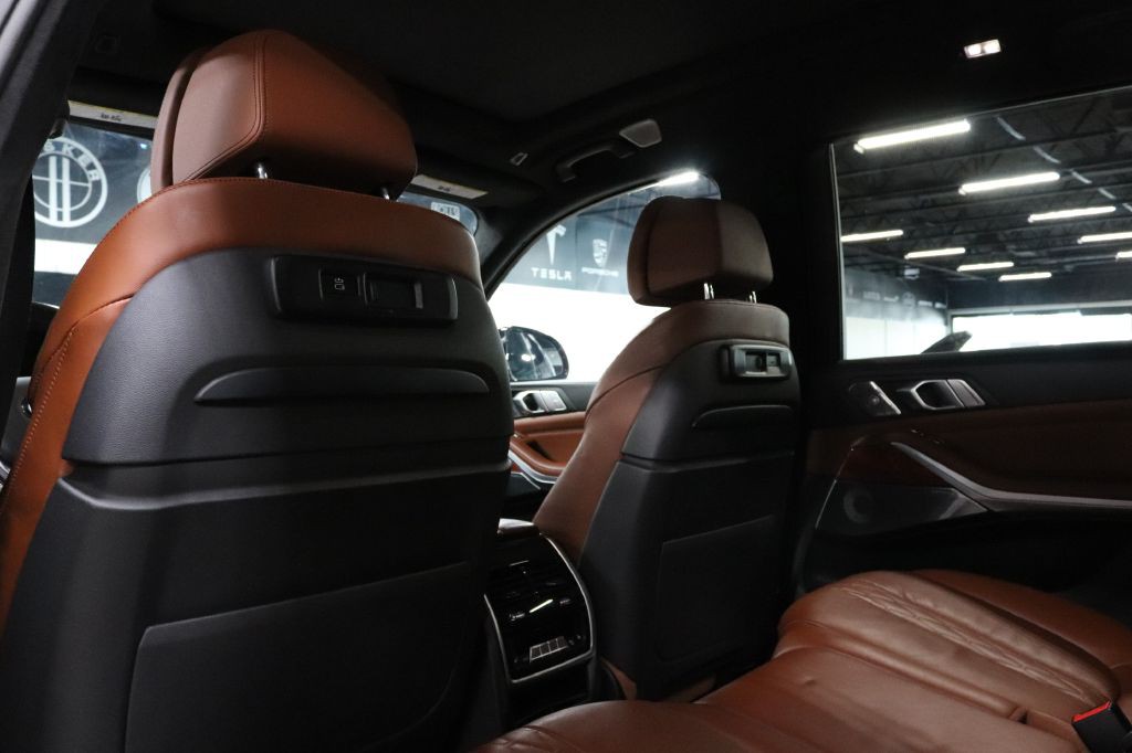 2021 BMW X7 Image 23