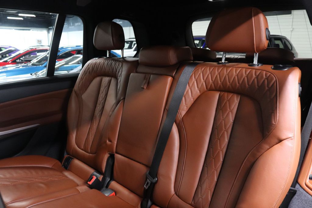 2021 BMW X7 Image 24