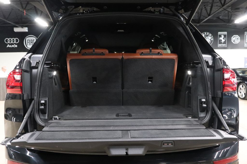 2021 BMW X7 Image 28