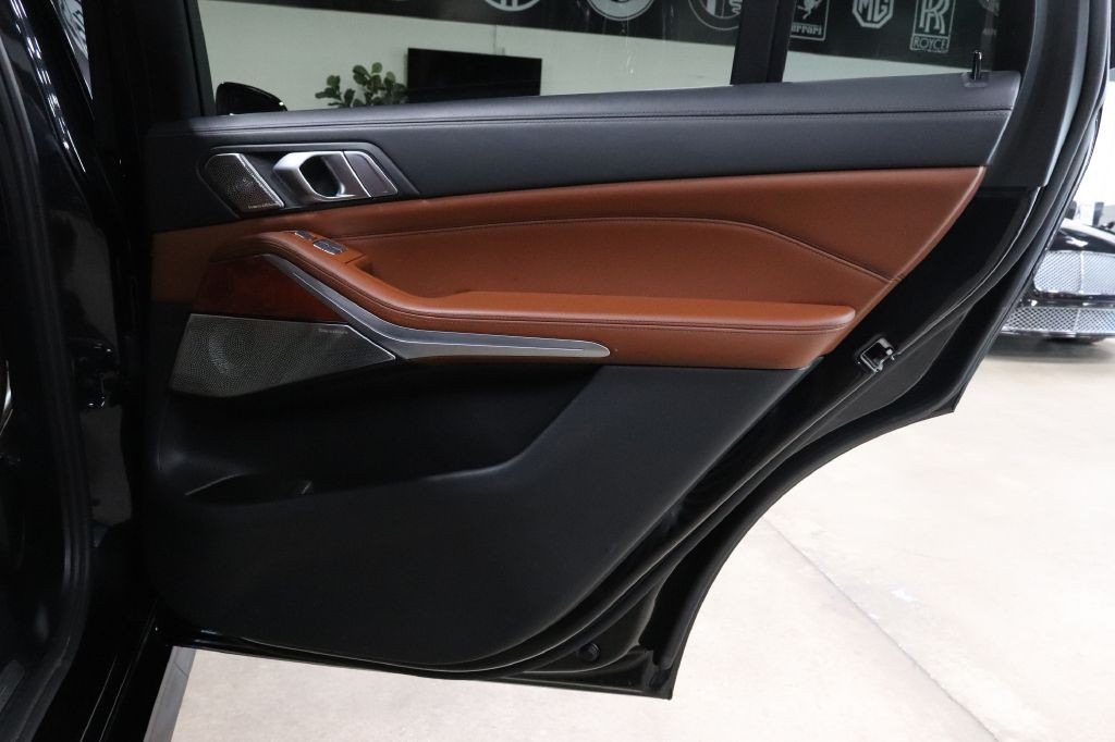 2021 BMW X7 Image 29