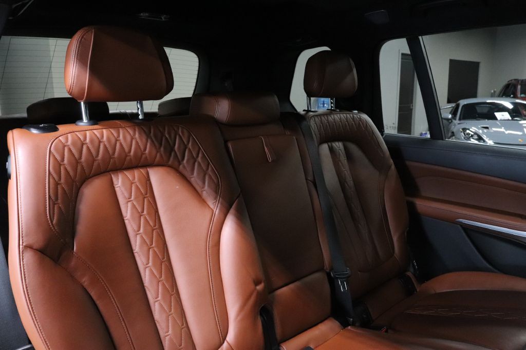 2021 BMW X7 Image 31
