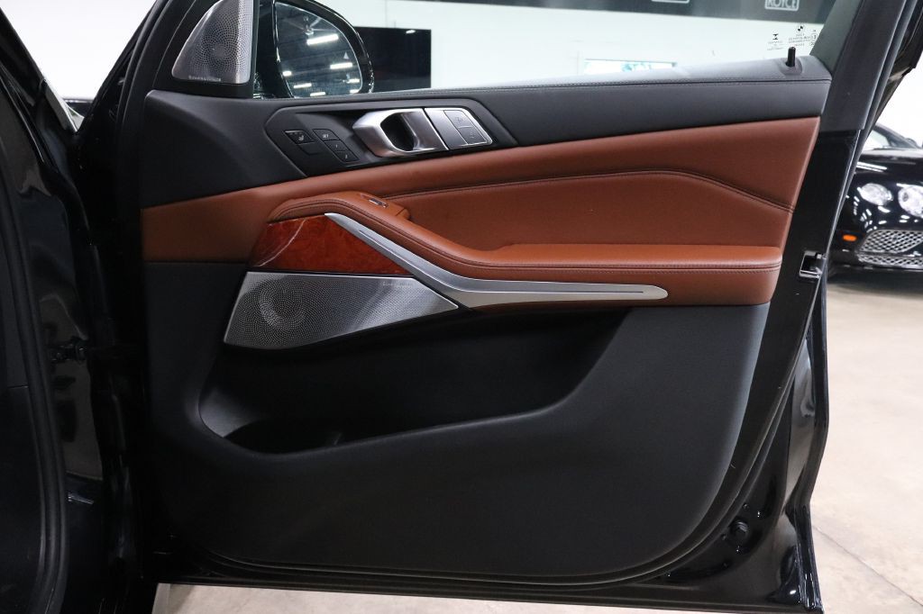 2021 BMW X7 Image 33