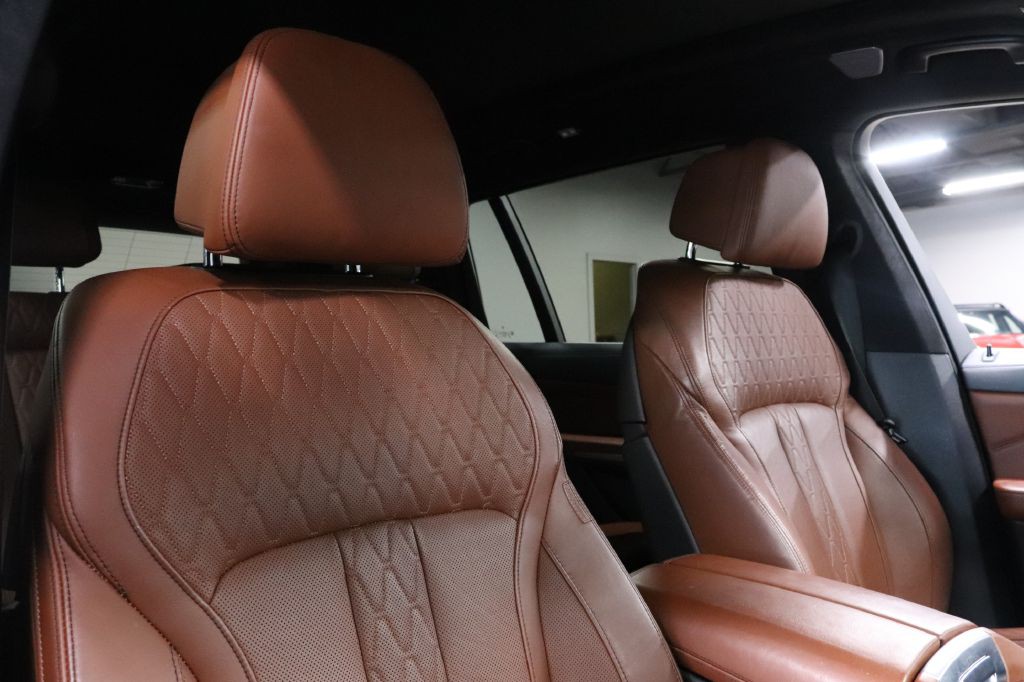 2021 BMW X7 Image 35