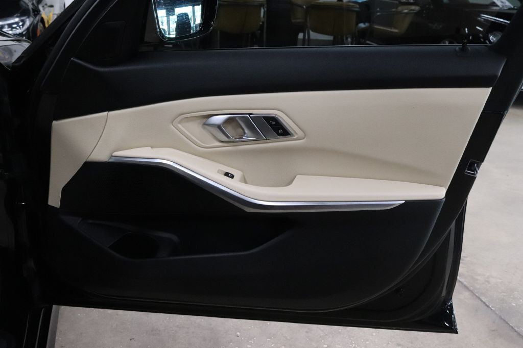 2019 BMW 3 Series Image 26