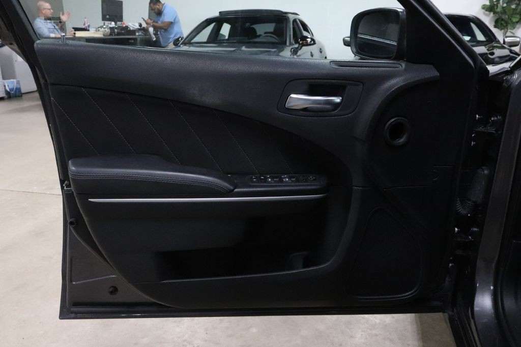 2022 Dodge Charger Image 9