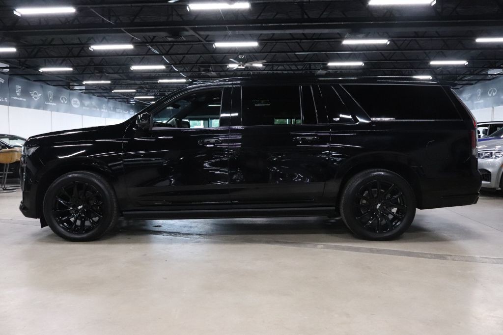 2022 Cadillac Escalade Image 2