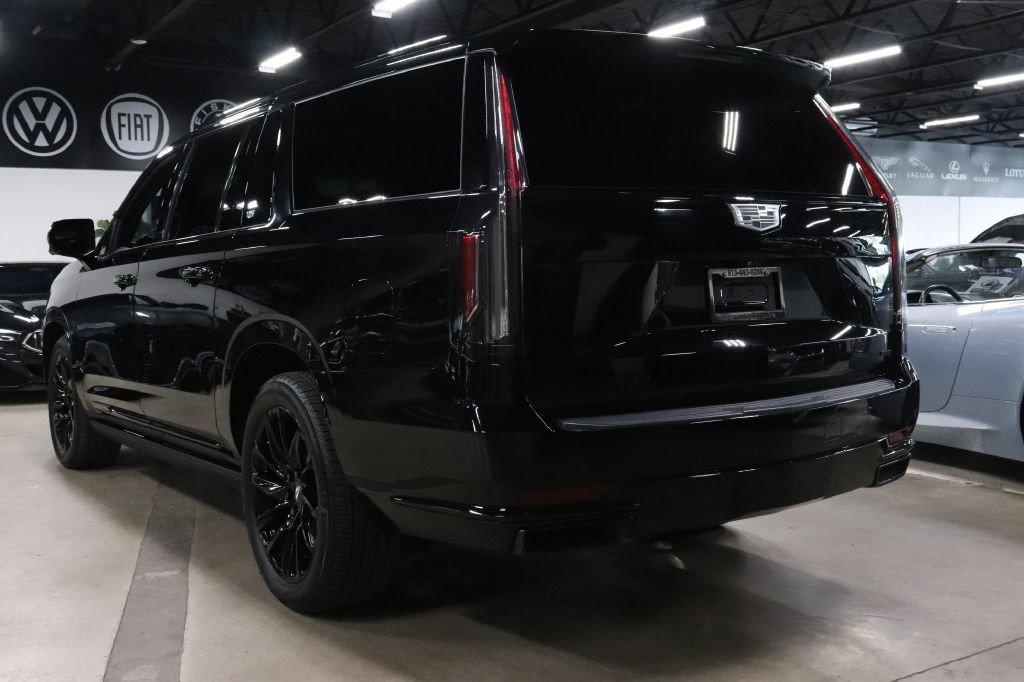 2022 Cadillac Escalade Image 3