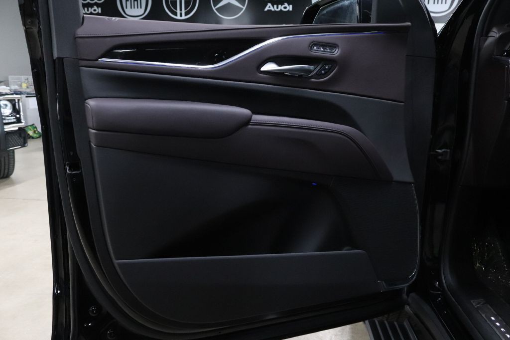 2022 Cadillac Escalade Image 9