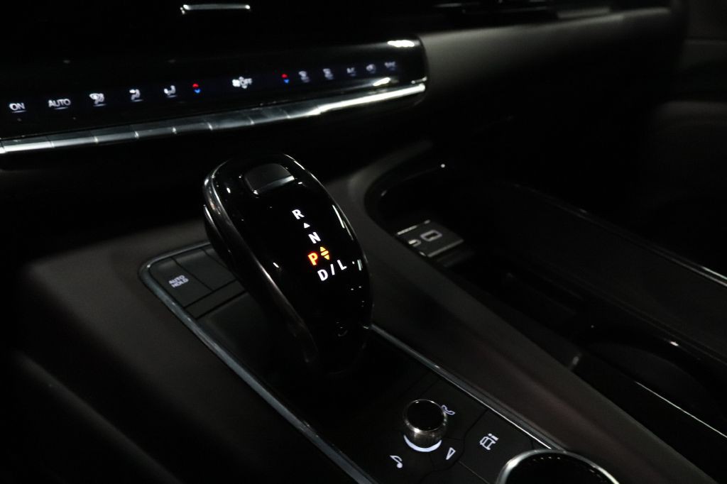 2022 Cadillac Escalade Image 16