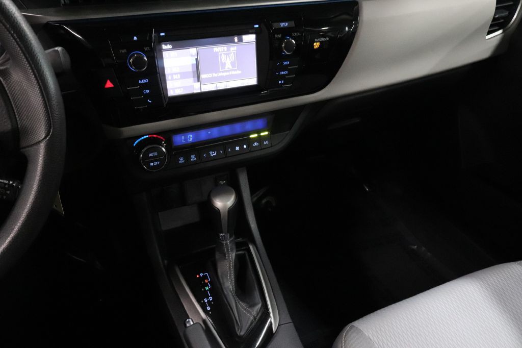 2016 Toyota Corolla Image 19