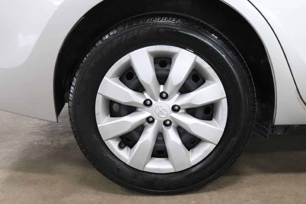 2016 Toyota Corolla Image 25