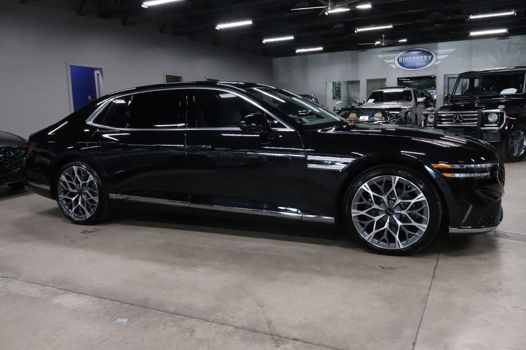 2025 Genesis G90 Image 6