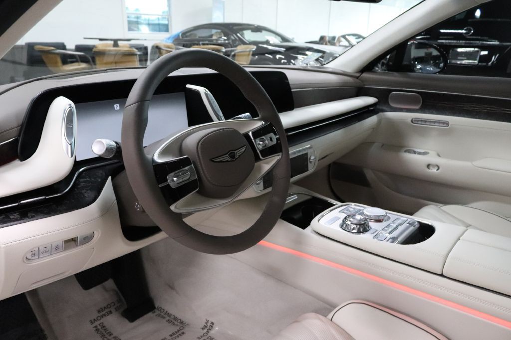 2025 Genesis G90 Image 10
