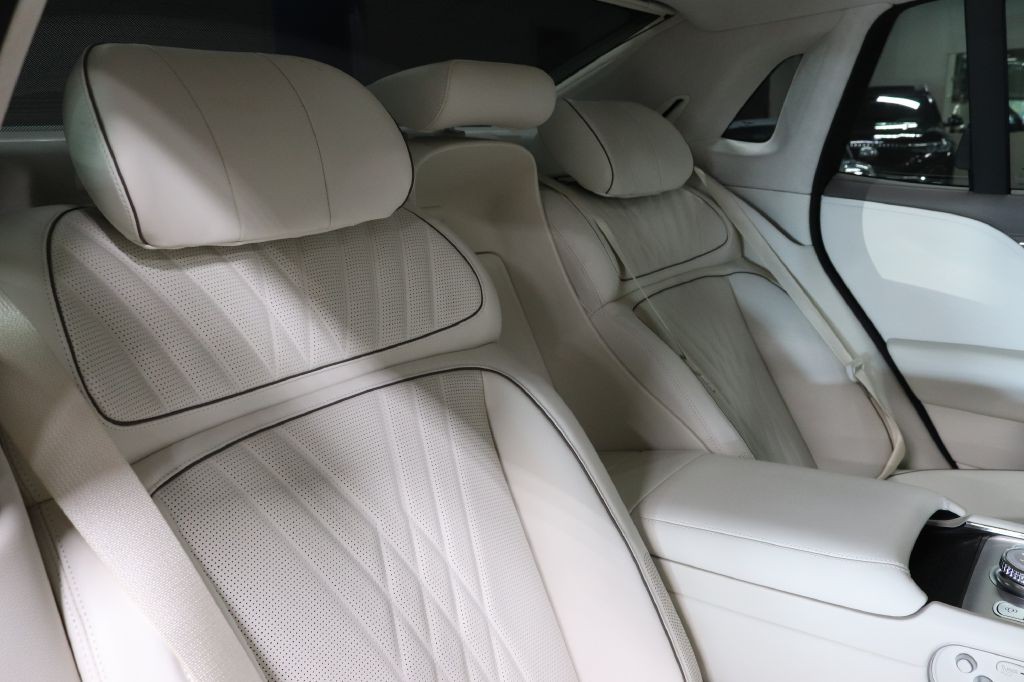 2025 Genesis G90 Image 26