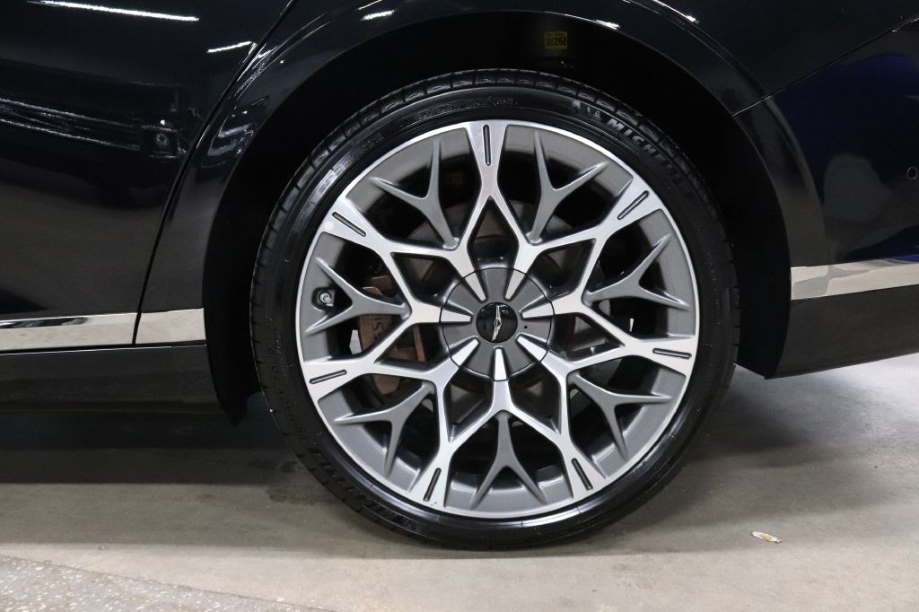 2025 Genesis G90 Image 33