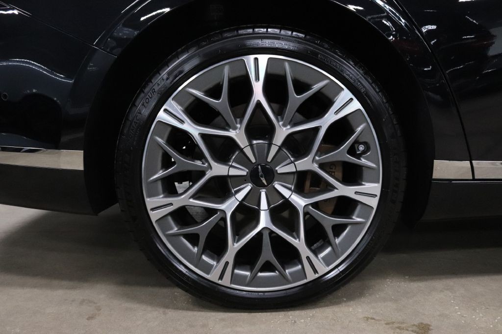 2025 Genesis G90 Image 34