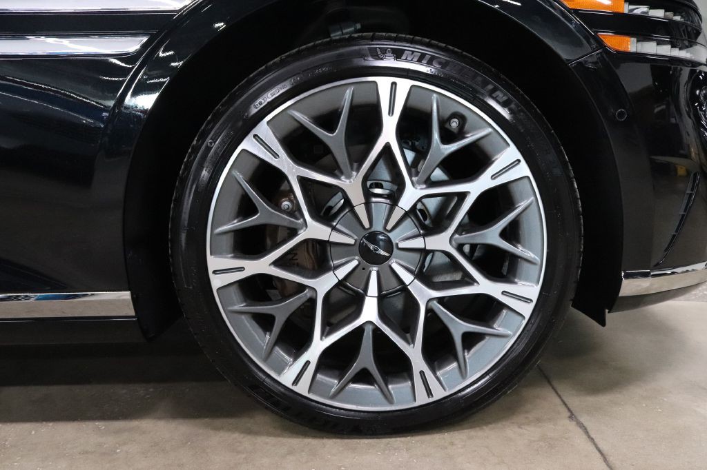 2025 Genesis G90 Image 35