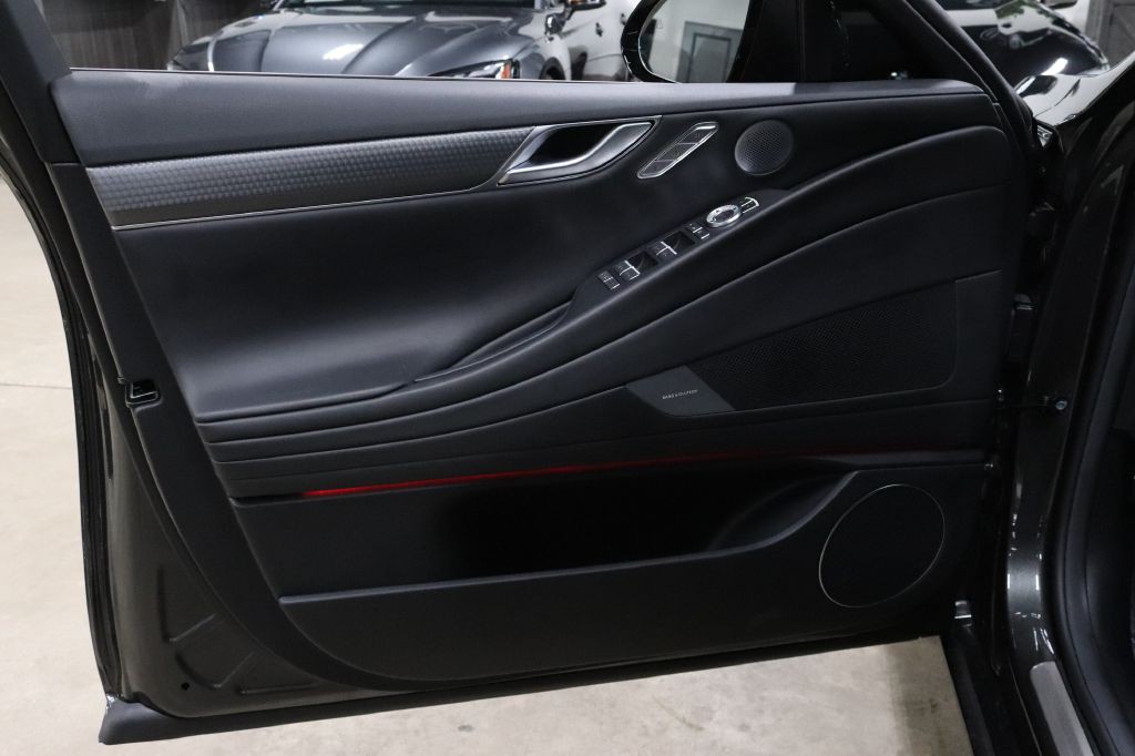 2025 Genesis G80 Image 9