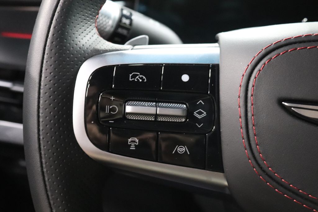 2025 Genesis G80 Image 12