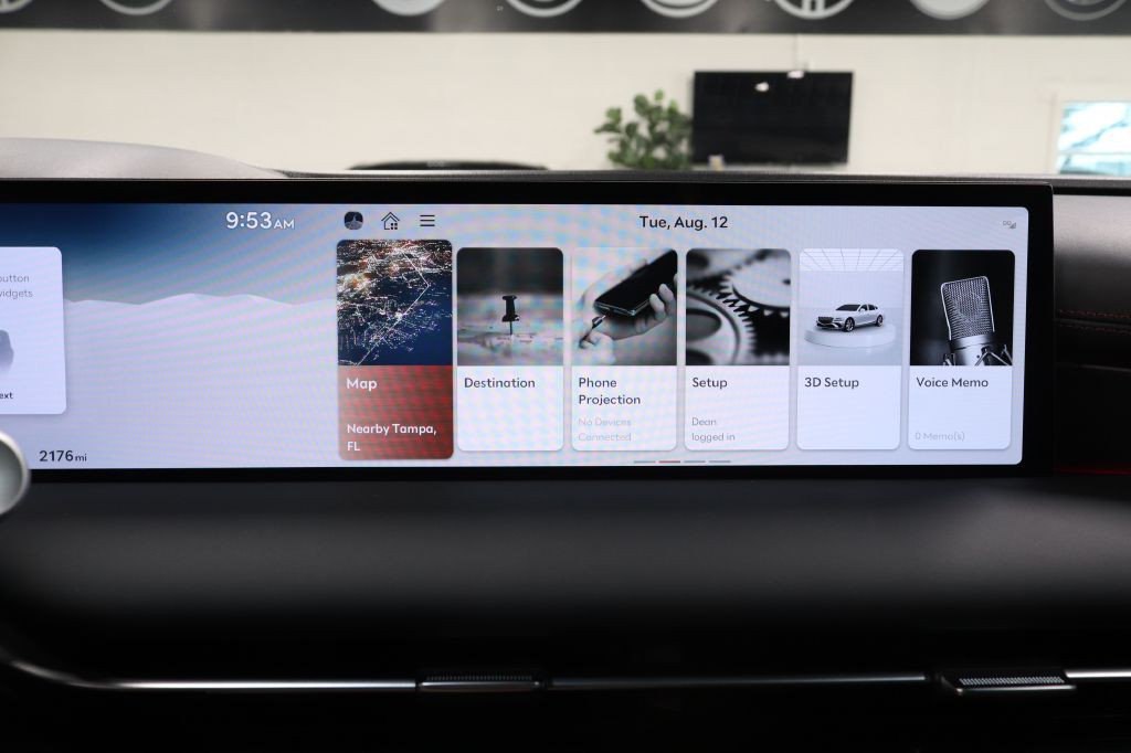 2025 Genesis G80 Image 15