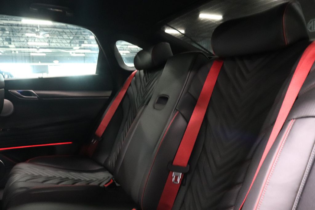 2025 Genesis G80 Image 23