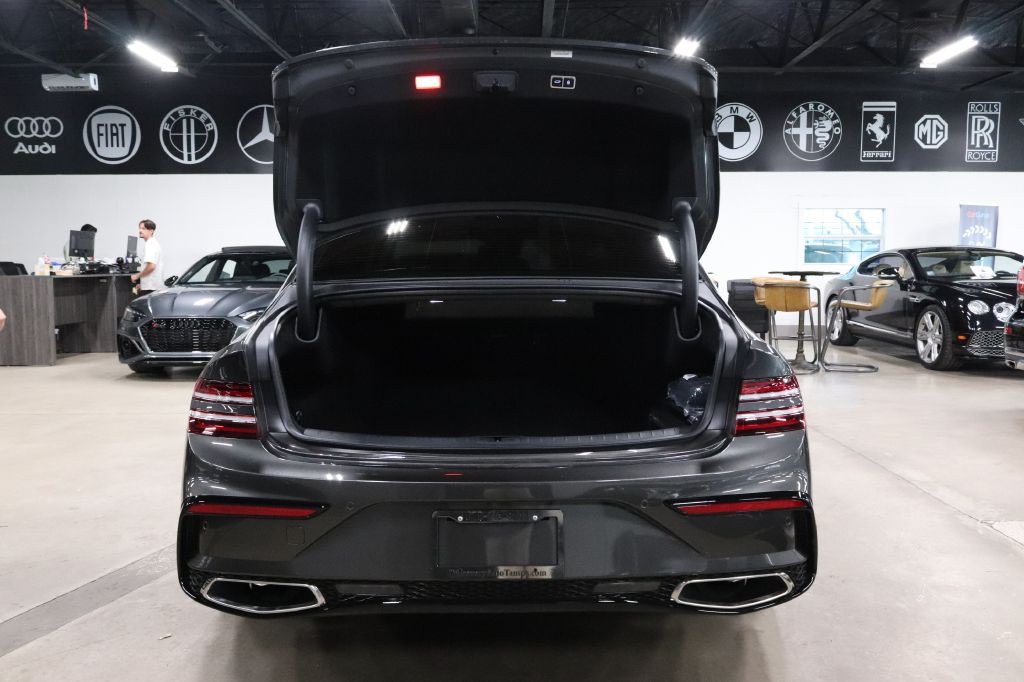 2025 Genesis G80 Image 24
