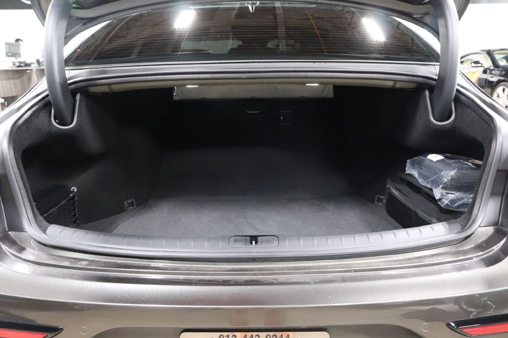 2025 Genesis G80 Image 25