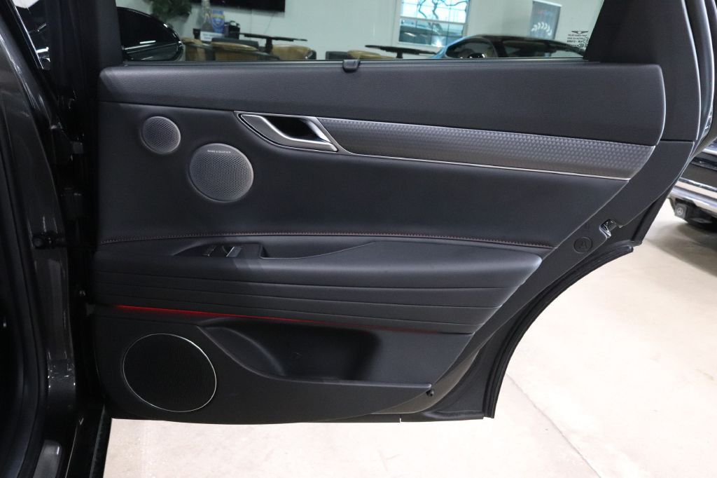 2025 Genesis G80 Image 26