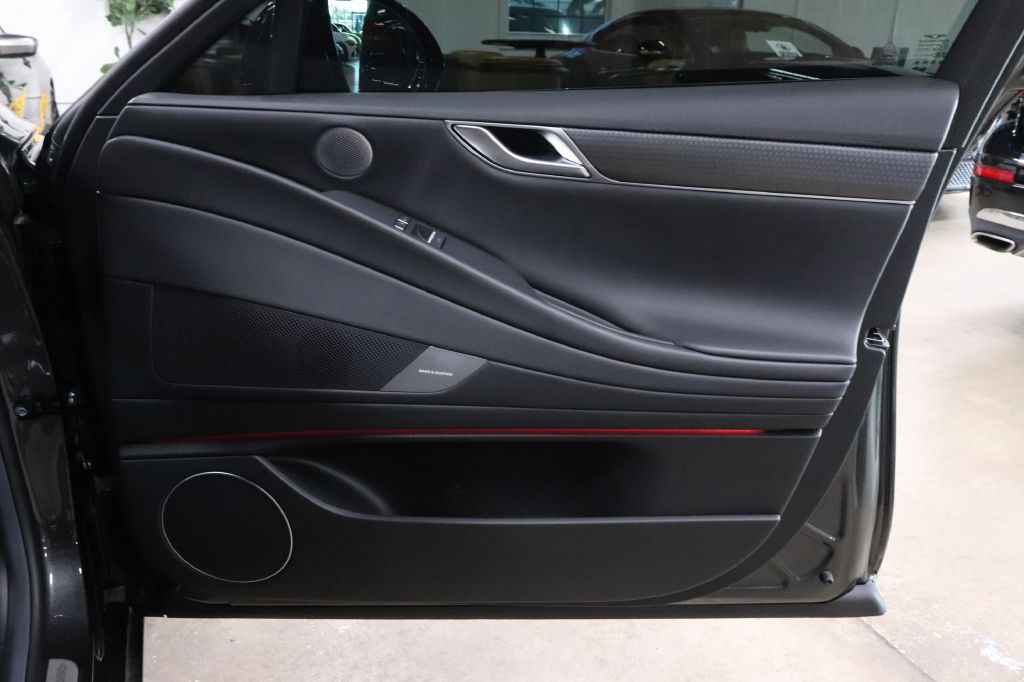 2025 Genesis G80 Image 29