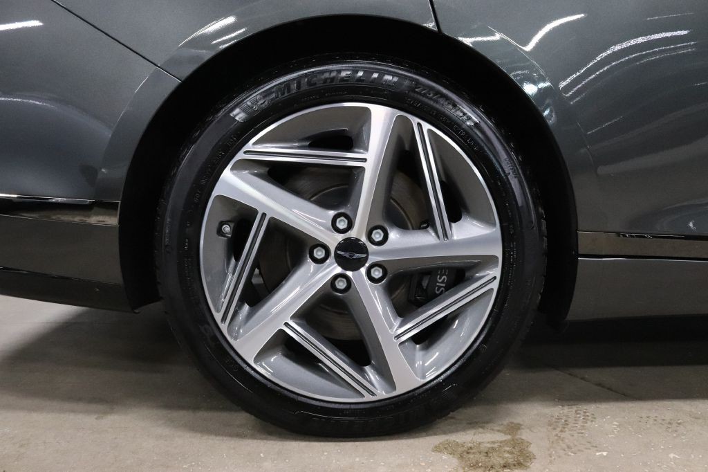 2025 Genesis G80 Image 35