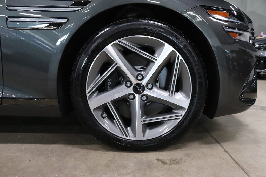 2025 Genesis G80 Image 36