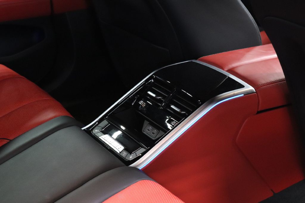 2024 BMW 8 Series Image 30
