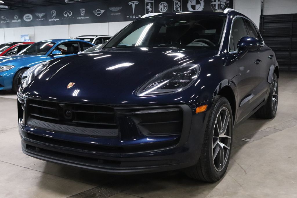 2023 Porsche Macan Image 1