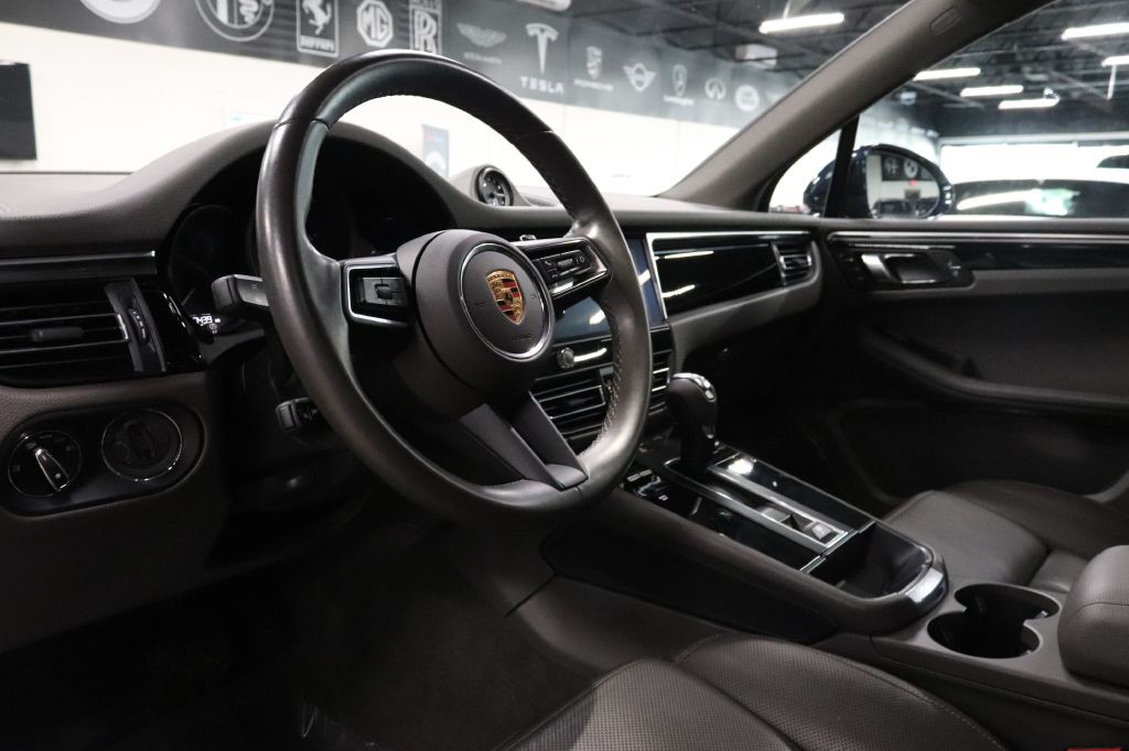 2023 Porsche Macan Image 10