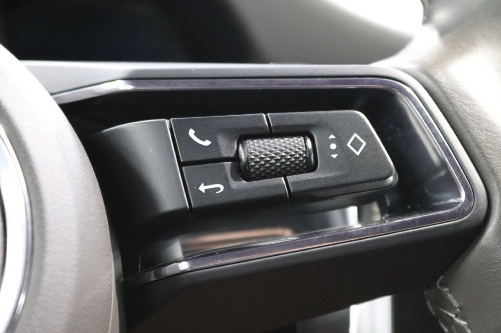2023 Porsche Macan Image 13