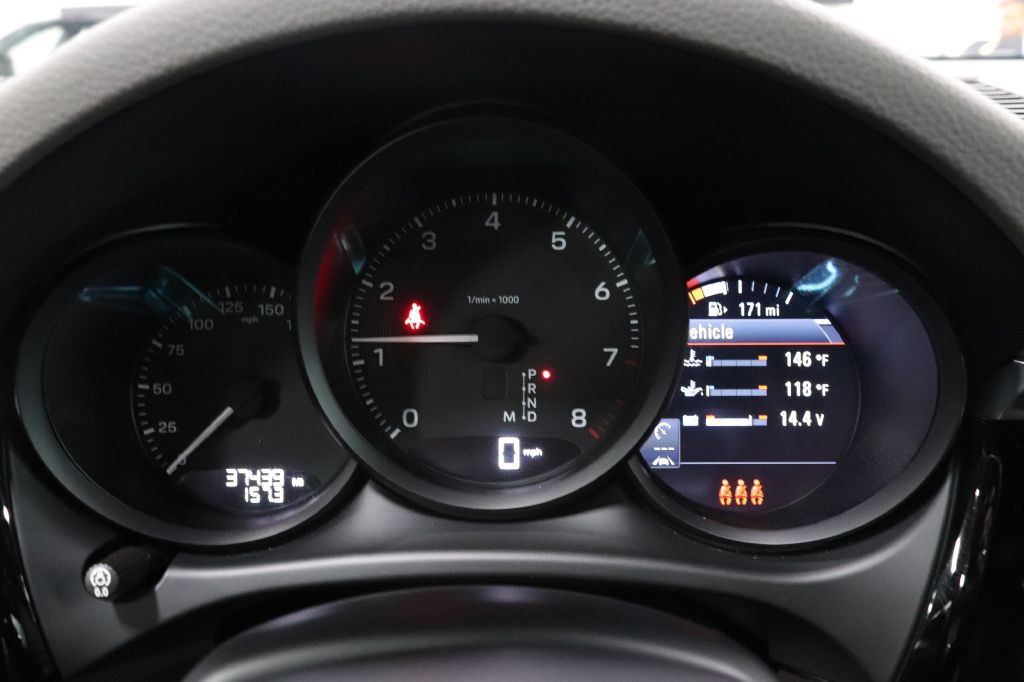 2023 Porsche Macan Image 18