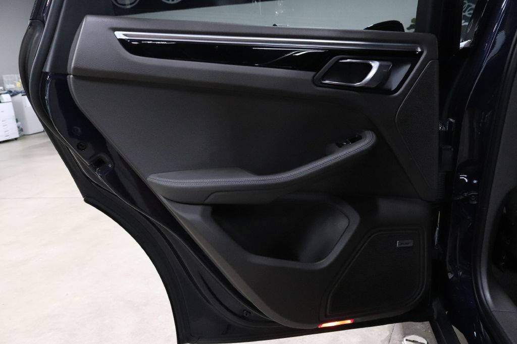 2023 Porsche Macan Image 20