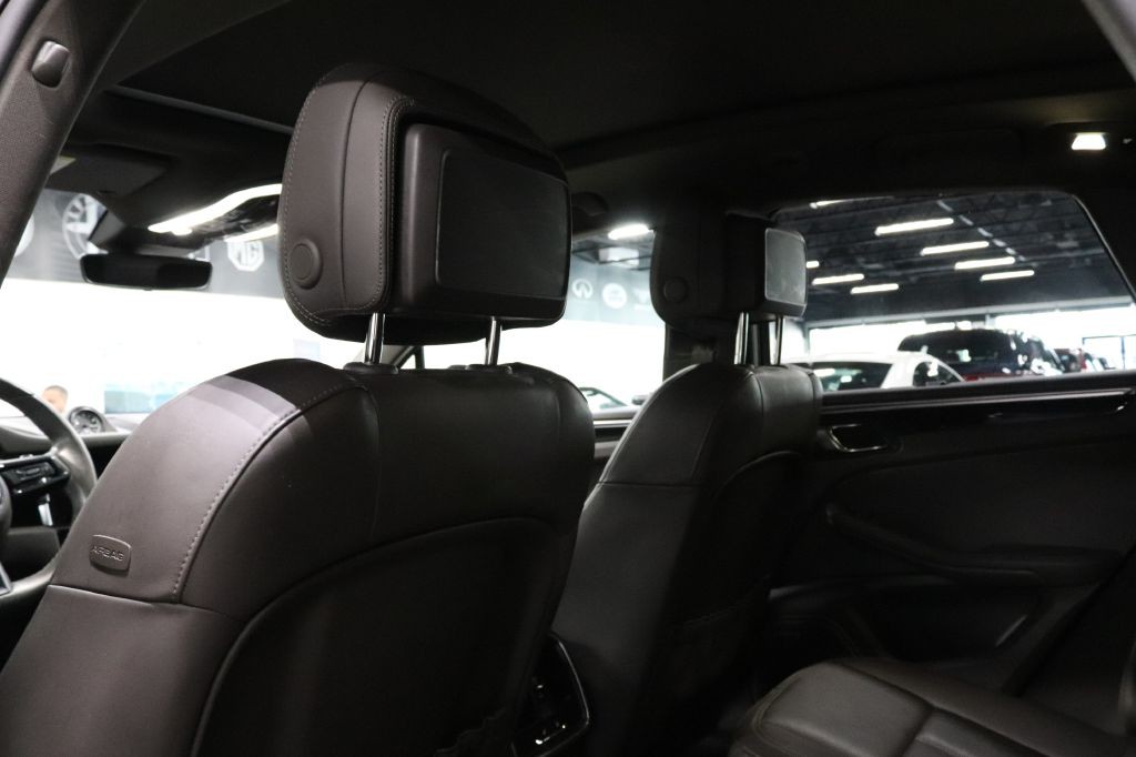 2023 Porsche Macan Image 21