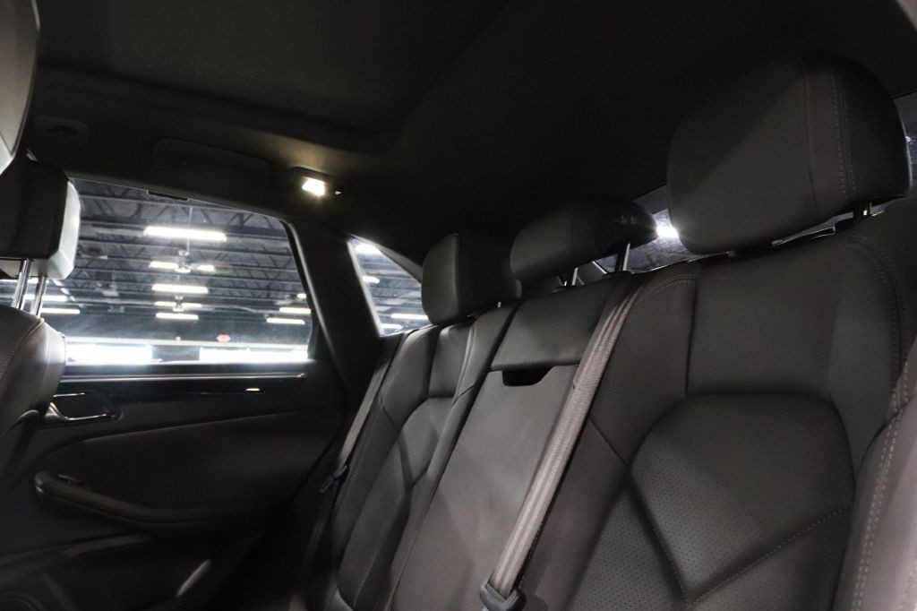 2023 Porsche Macan Image 22